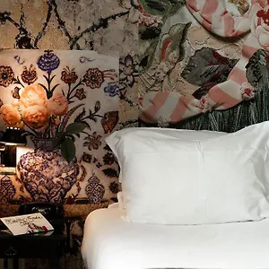 Du Petit Moulin, Haute Couture By Lacroix Hotel