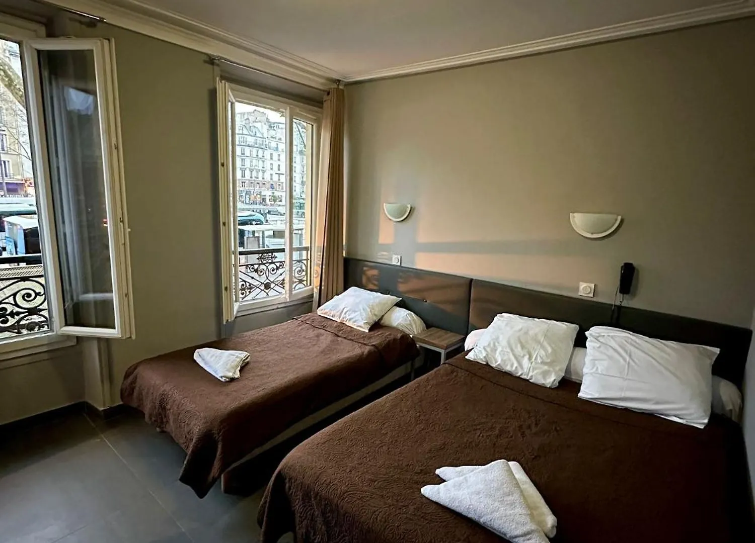 **  Grand Hotel De L'Europe Paris France